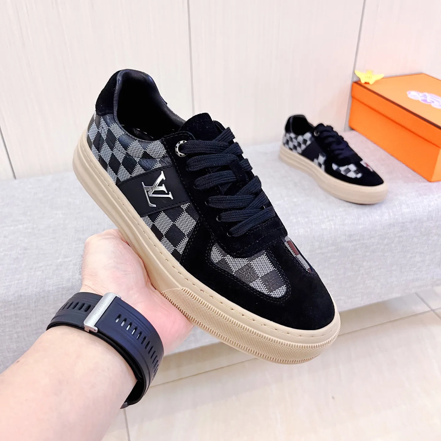 🚘🚘Factory batch 400💰[LV]🔥Louis Vuitton, high-end men's shoes brand, official website 1:1 latest masterpiece: the upper is made of first-layer cowhide imported from Italy with a comfortable and breathable lining➕original non-slip and wear-resistant outsole🔥, making walking more convenient and comfortable! An exclusive new model, a stunning work, a beautiful 1:1 replica [color] compared to the official quality! Create a fashionable personality to set off your uniqueness! A must-have for trendy men! Classic🔥Size: 38-44 Color: 🔥 2⃣️colors available🔥